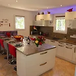 Villa De Charme Familiale Avec Piscine Privée, Proche Des Plages Et De Cassis *